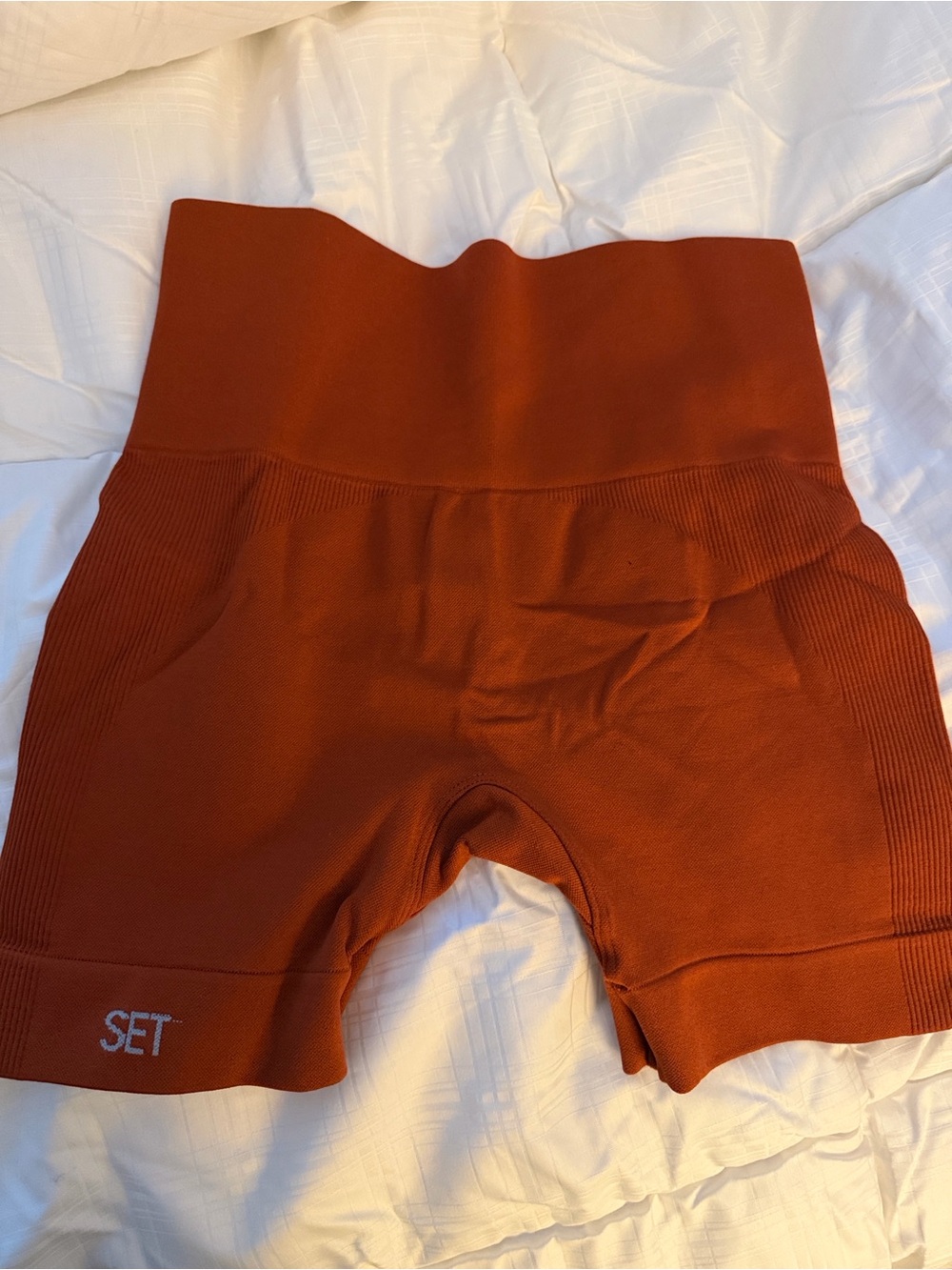 SET ACTIVE. Red seamless bike shorts. Size small. Worn once - Picture 3 of 4